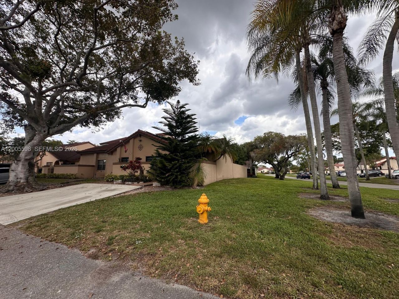 6633 NW 178th Ter, Hialeah, FL 33015 Photo