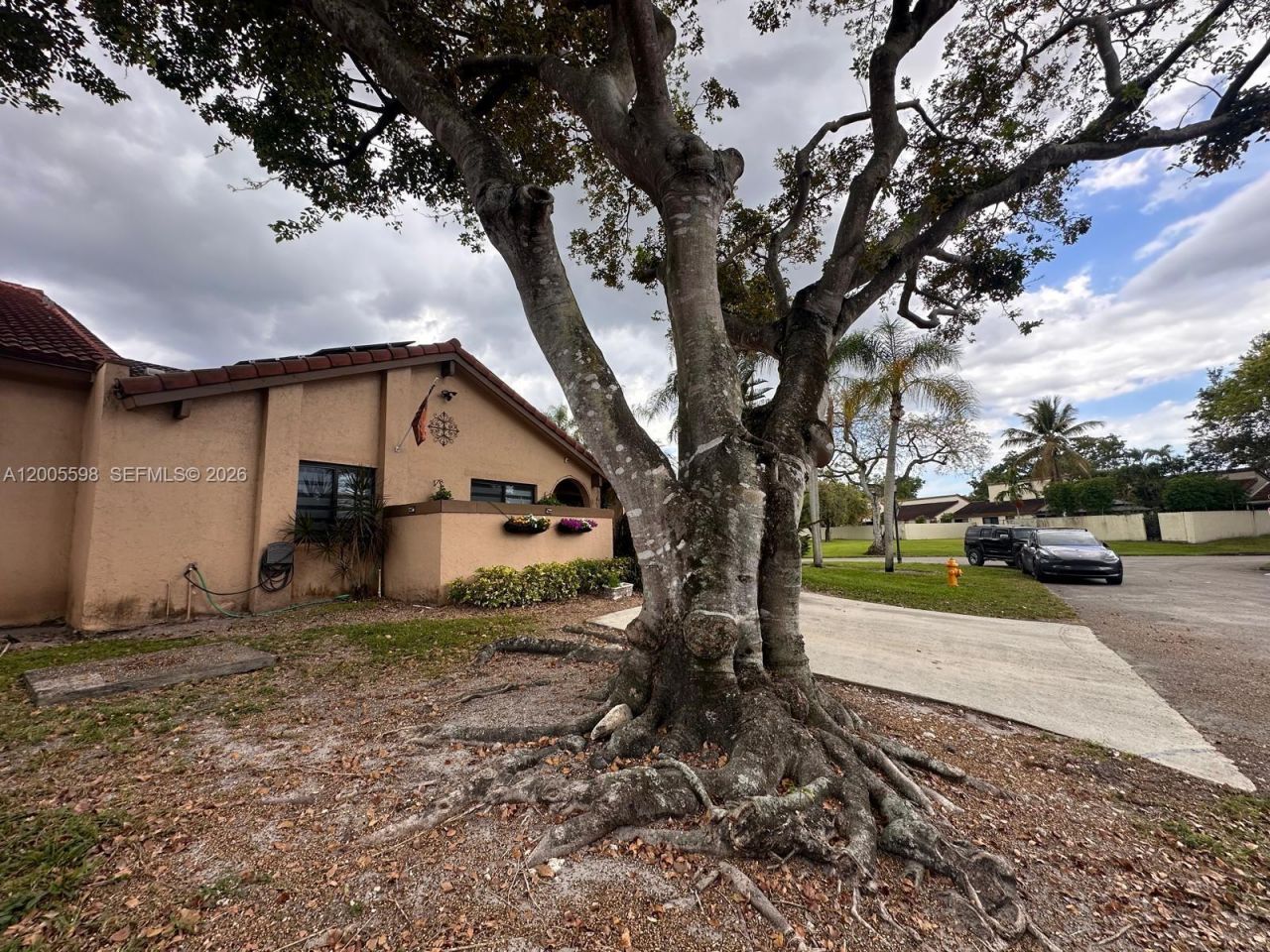 6633 NW 178th Ter, Hialeah, FL 33015 Photo