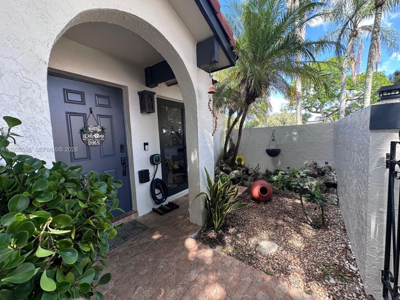 6633 NW 178th Ter, Hialeah, FL 33015 Photo