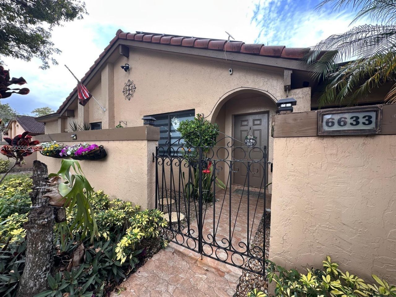 6633 NW 178th Ter, Hialeah, FL 33015 Photo