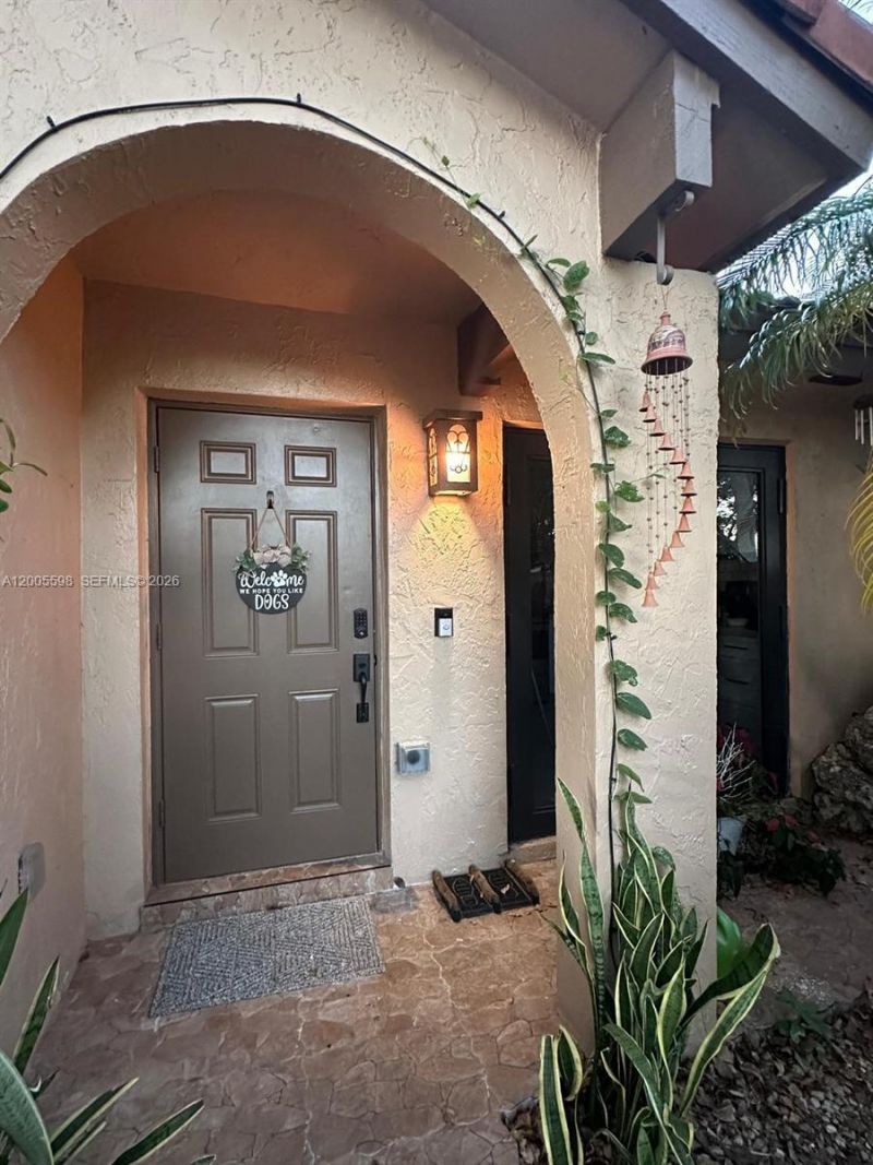 6633 NW 178th Ter, Hialeah, FL 33015 Photo