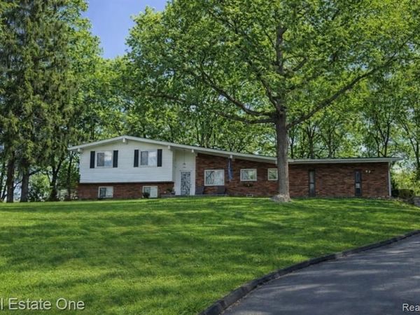 2757 Limerick Lane, Troy, MI 48098
