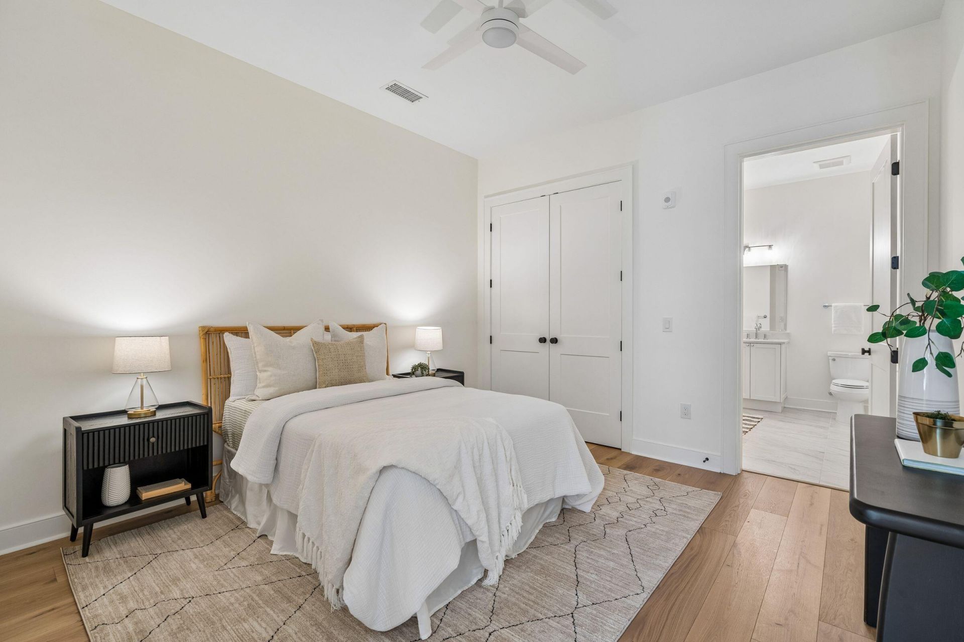 540 Helmsman Street Photo 32