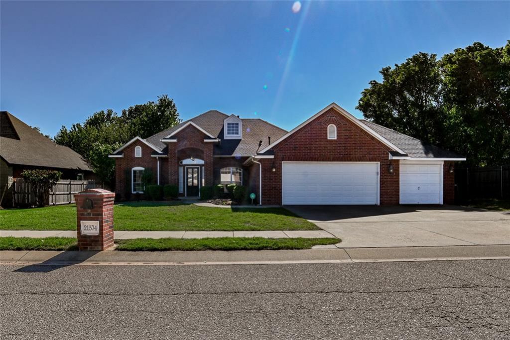 21574 Lake Shadows Drive, Edmond, OK 73012 Main Photo