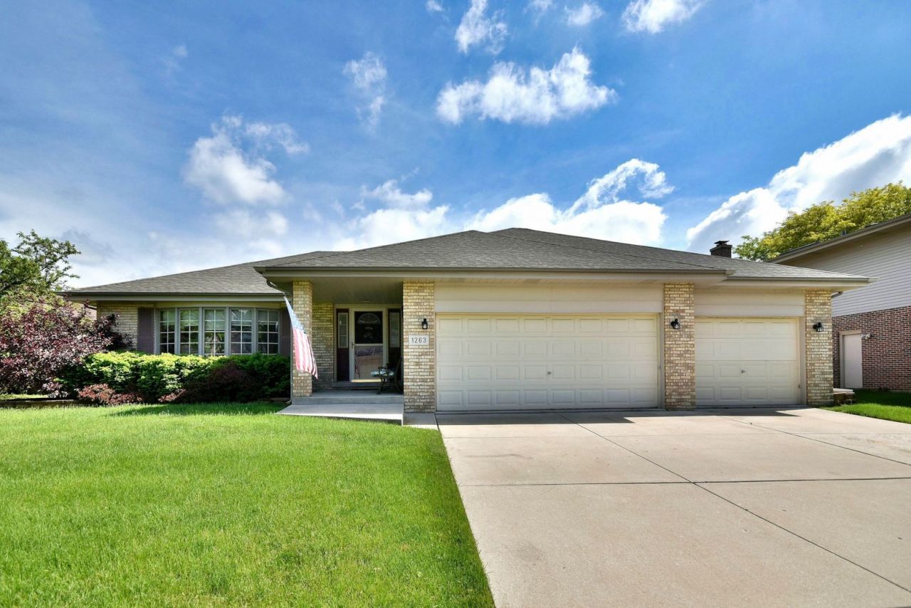 1263 Harleyford Road, Woodridge, IL 60517