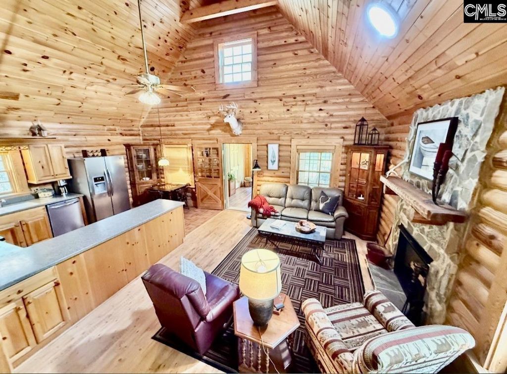 57 Club Lane  Photo 10