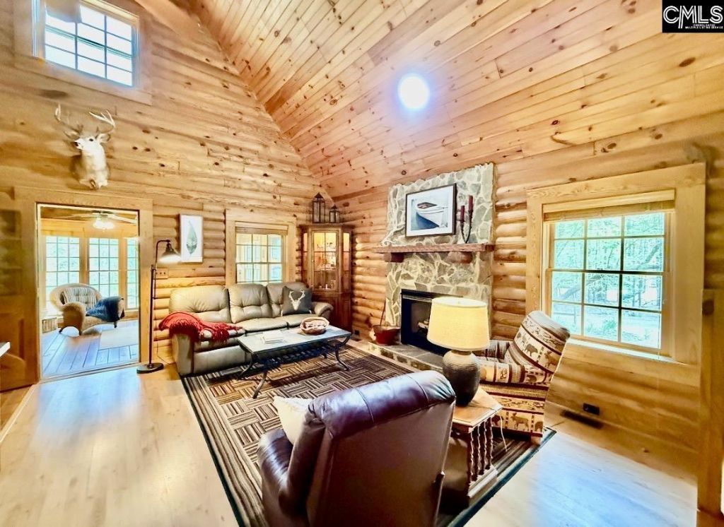 57 Club Lane  Photo 11