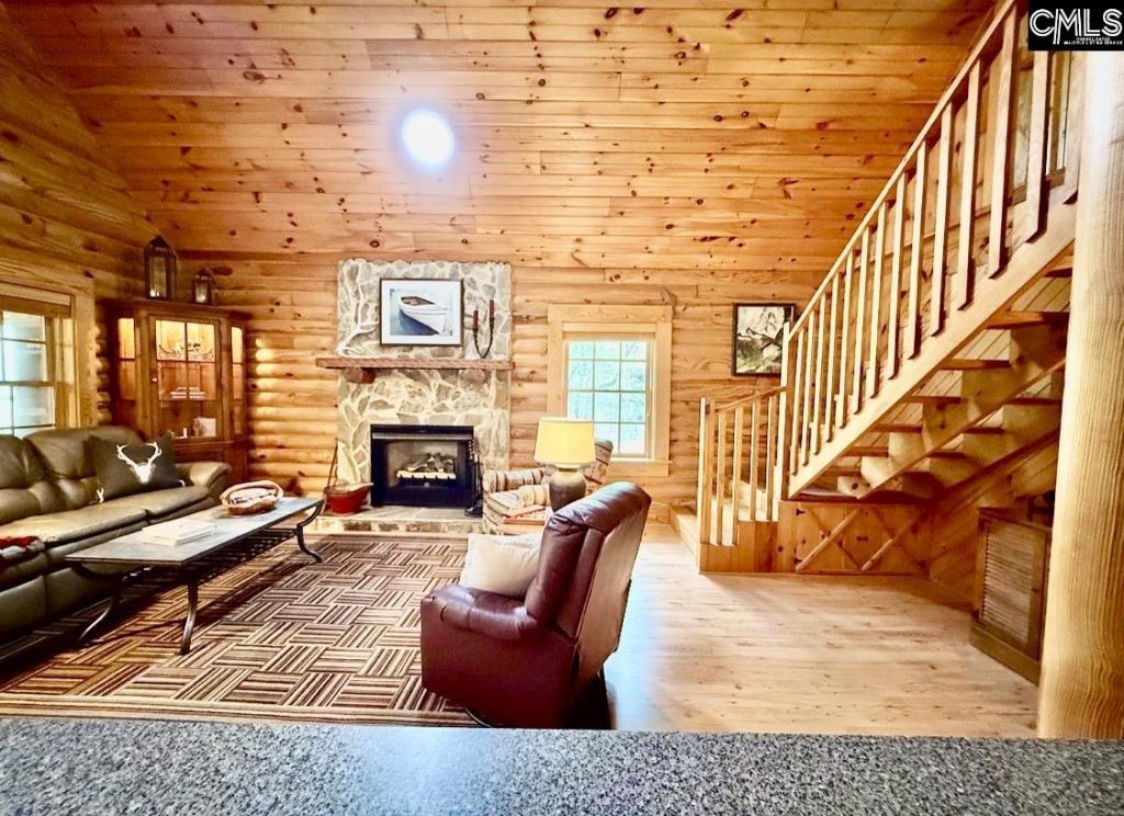 57 Club Lane  Photo 12