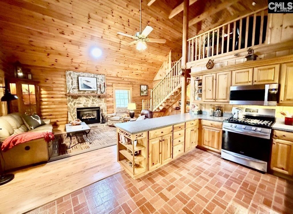 57 Club Lane  Photo 17