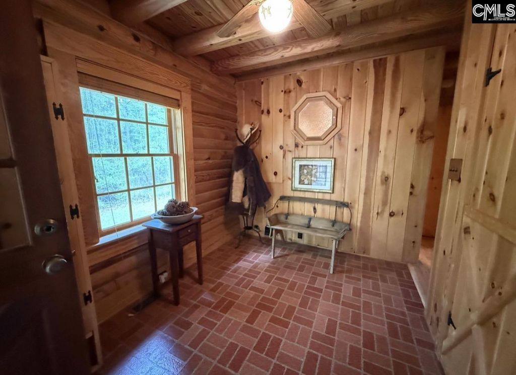 57 Club Lane  Photo 6