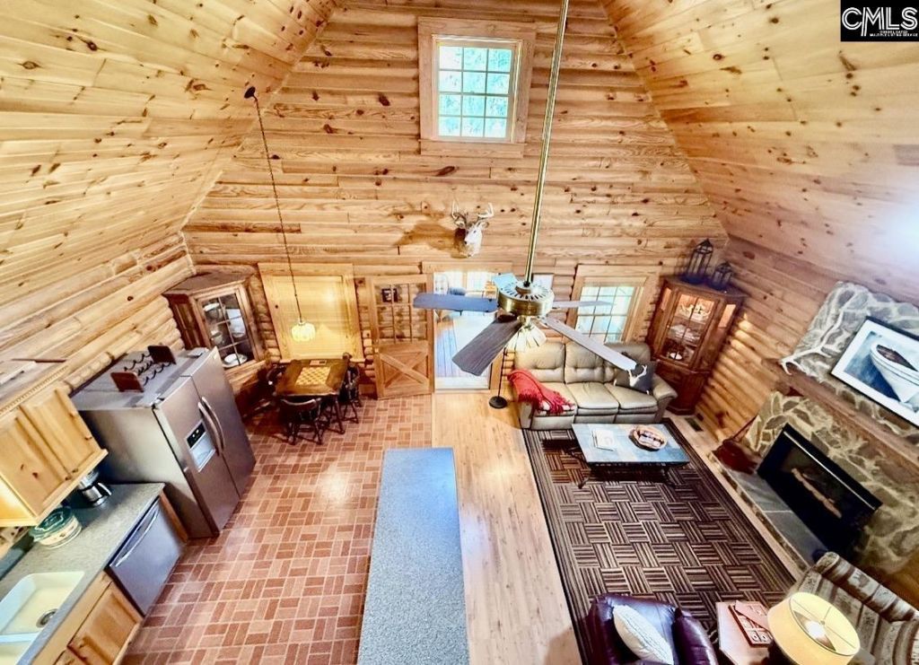 57 Club Lane  Photo 9