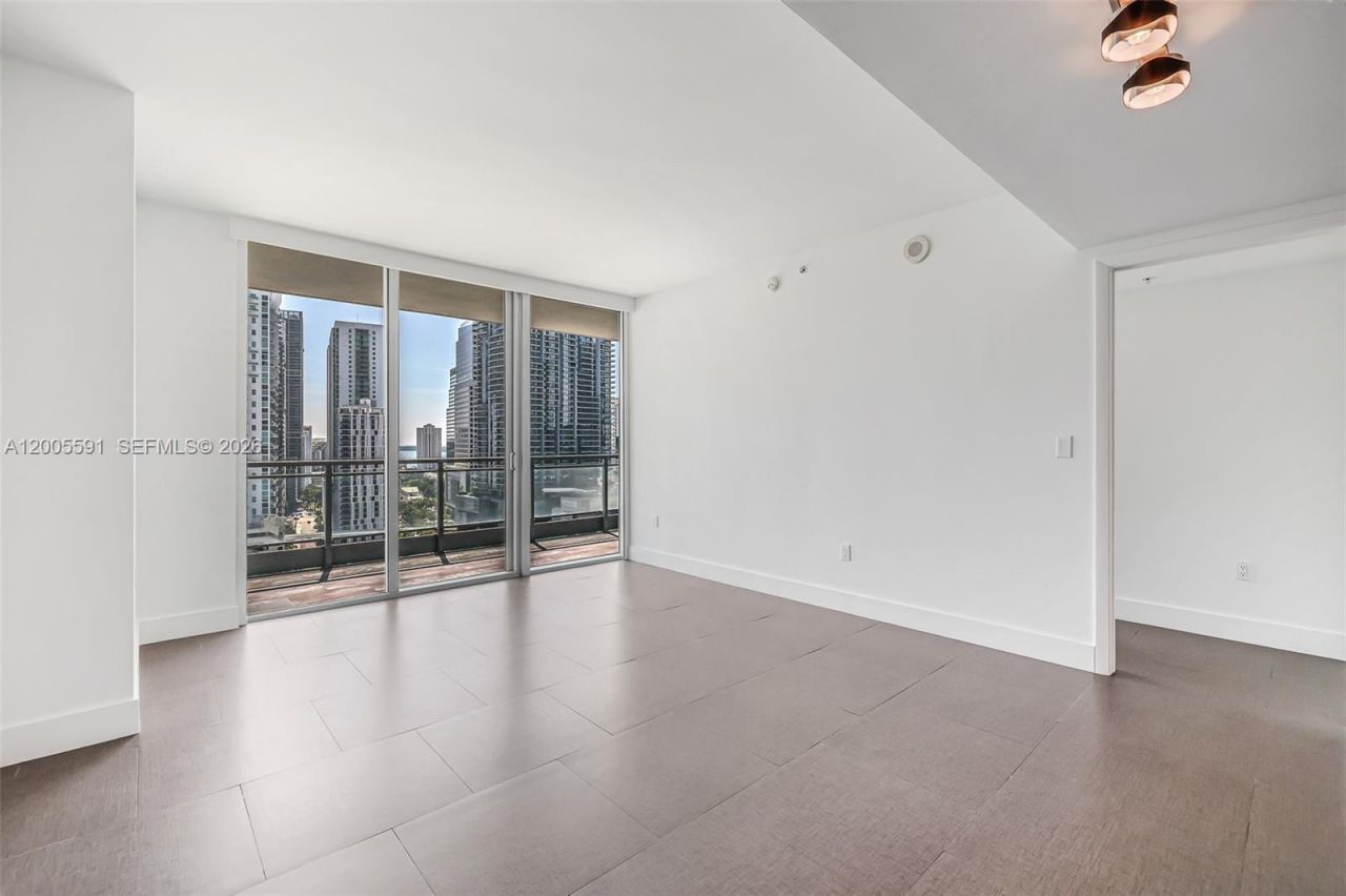 92 SW 3rd St , Unit 2212, Miami, FL 33130 Photo