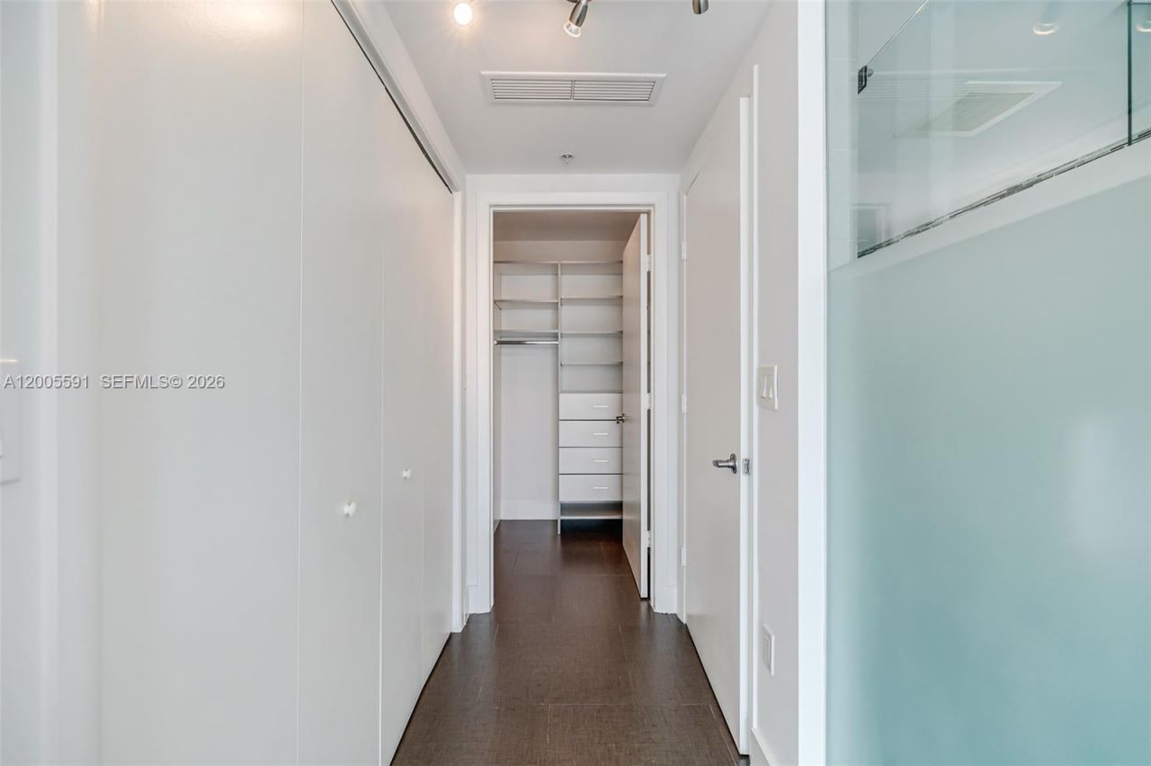 92 SW 3rd St , Unit 2212, Miami, FL 33130 Photo