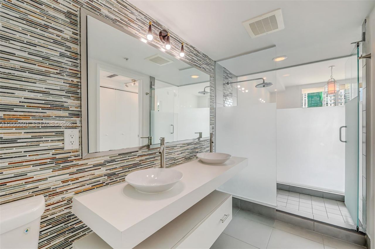 92 SW 3rd St , Unit 2212, Miami, FL 33130 Photo