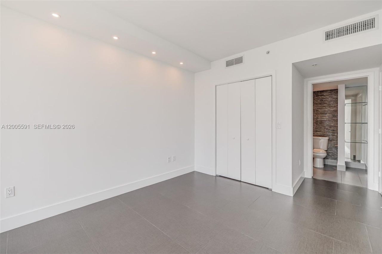 92 SW 3rd St , Unit 2212, Miami, FL 33130 Photo