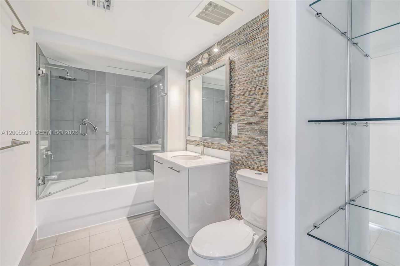 92 SW 3rd St , Unit 2212, Miami, FL 33130 Photo