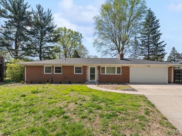 10 Wood Drive , Swansea, IL 62226