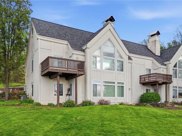 7 Ridgemead Fields Dr, Verona, PA 15147