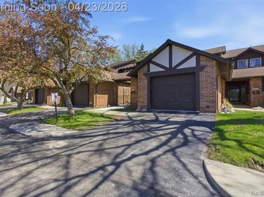 29242 Wellington Road W, Southfield, MI 48034