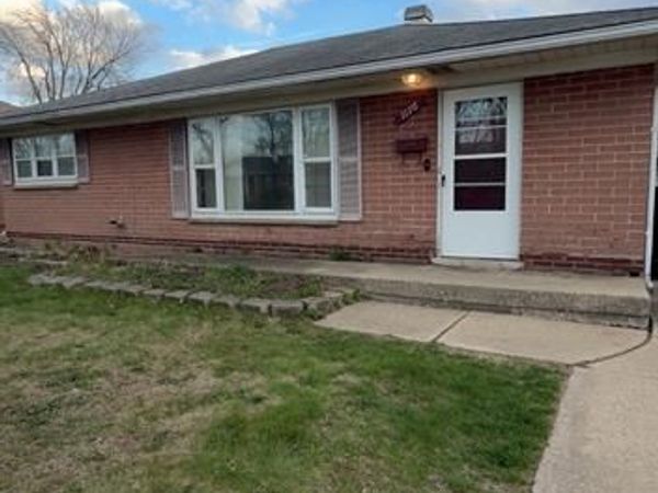 1176 E Kalama Avenue, Madison Heights, MI 48071