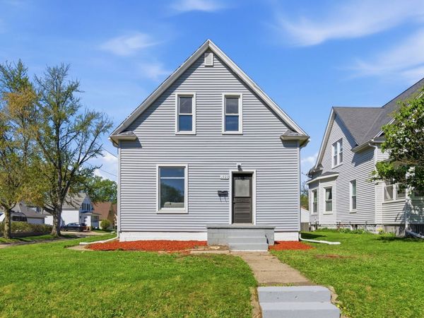 1927 14th Street , Moline, IL 61265