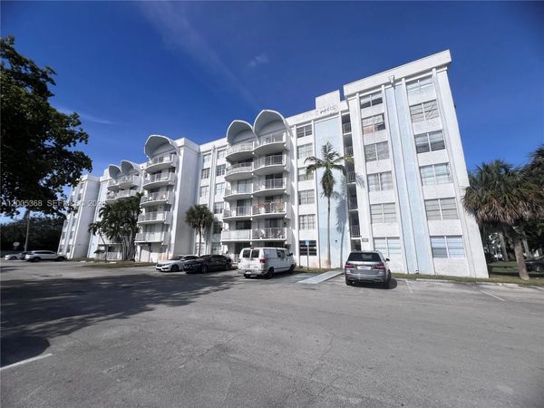496 NW 165th St Rd , Unit D-414, Miami, FL 33169