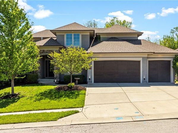 1104 Lakecrest Circle, Raymore, MO 64083