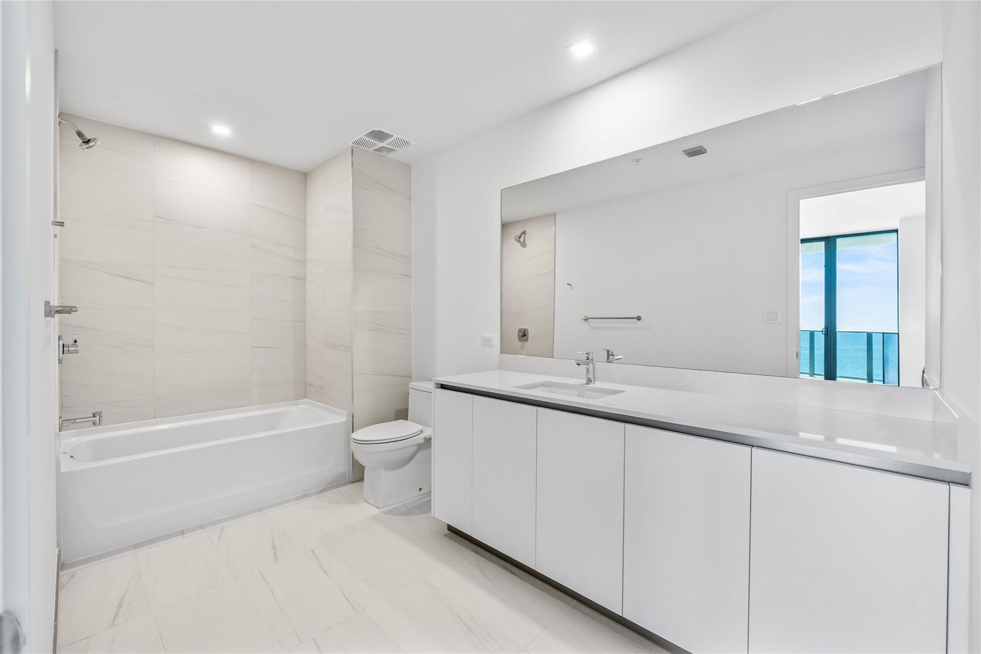 900 N Ocean Boulevard, Unit 902, Pompano Beach, FL 33062 Photo