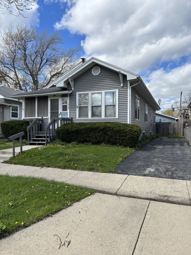 1018 Massena Avenue , Waukegan, IL 60085