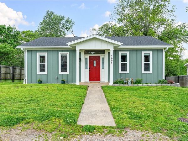 2005 Oakwood Avenue , Bentonville, AR 72712