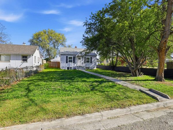 616 9th Ave N, Nampa, ID 83687