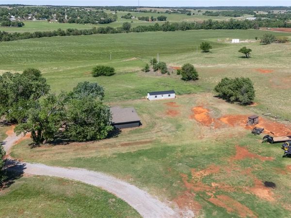 118 E Sugar Creek Drive, Binger, OK 73009