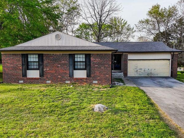 206 Hilltop Dr , Shelbyville, TN 37160