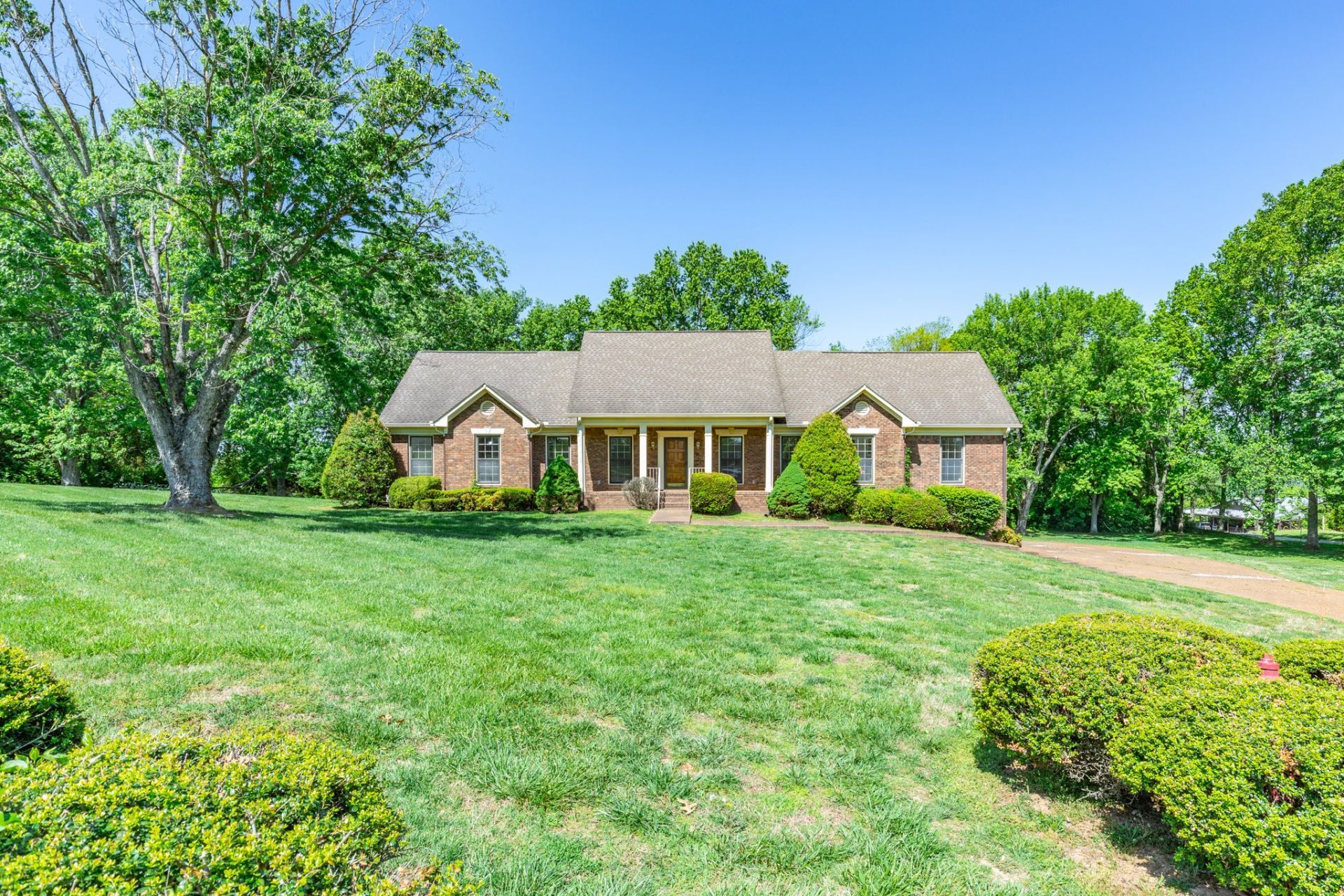 325 Clearview Dr, Springfield, TN 37172 Main Photo