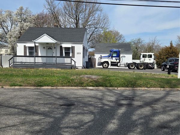 253 Peterson Street , Brentwood, NY 11717