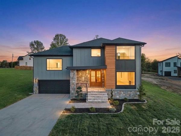 742 New Hope Road , Flat Rock, NC 28731