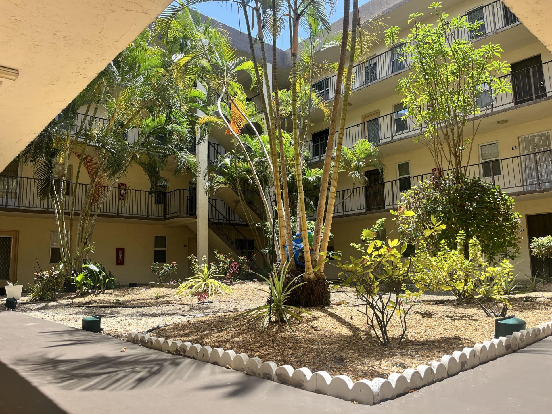 2871 Somerset Drive, Unit 414, Lauderdale Lakes, FL 33311 Photo