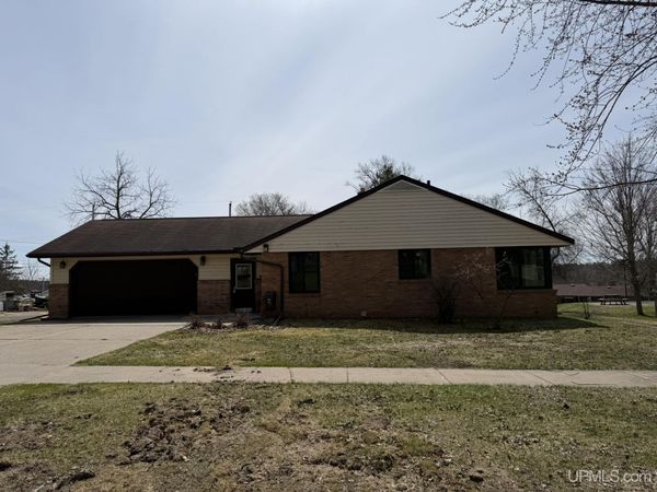 811 W Brown Street, Iron Mountain, MI 49801