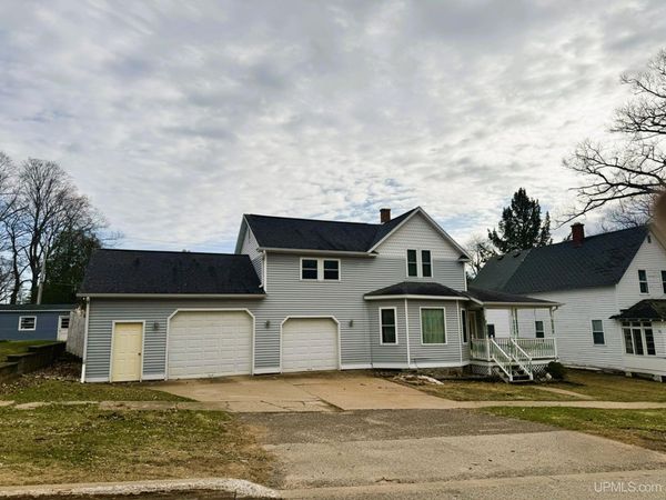 817 E A Street, Iron Mountain, MI 49801