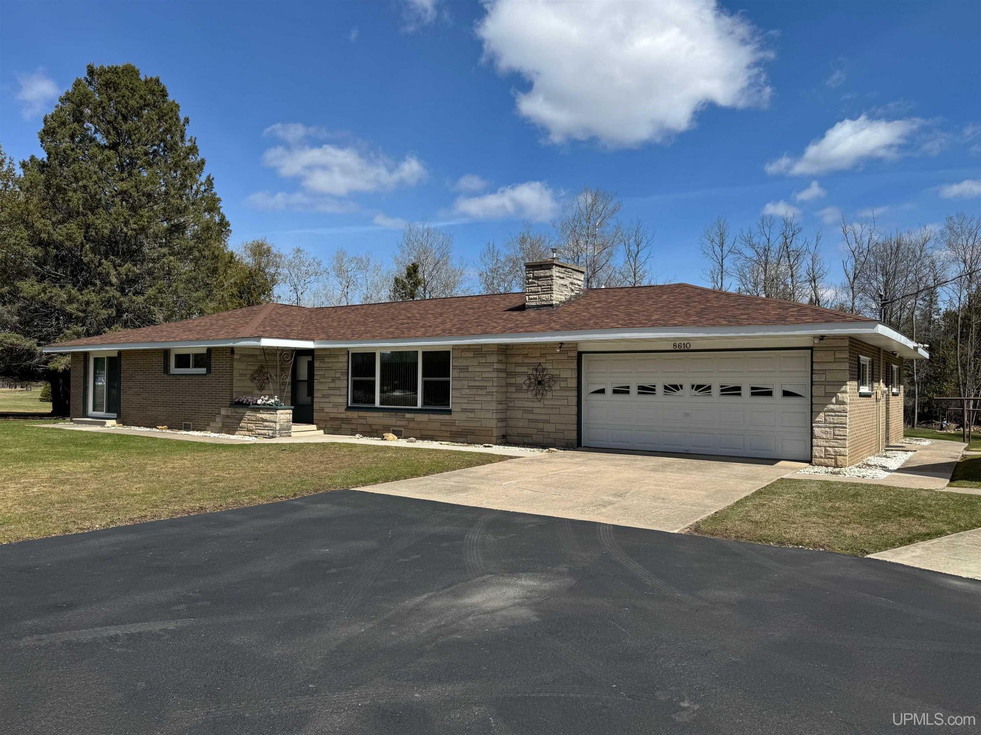 8610 County 426 L R Road, Escanaba Twp, MI 49818 Main Photo