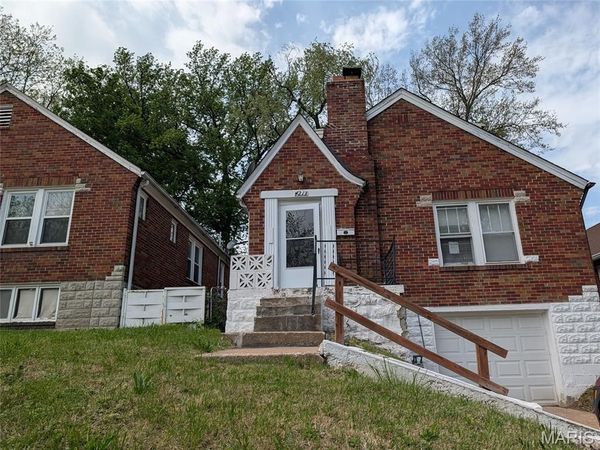 4213 Colonial Avenue , Beverly Hills, MO 63121