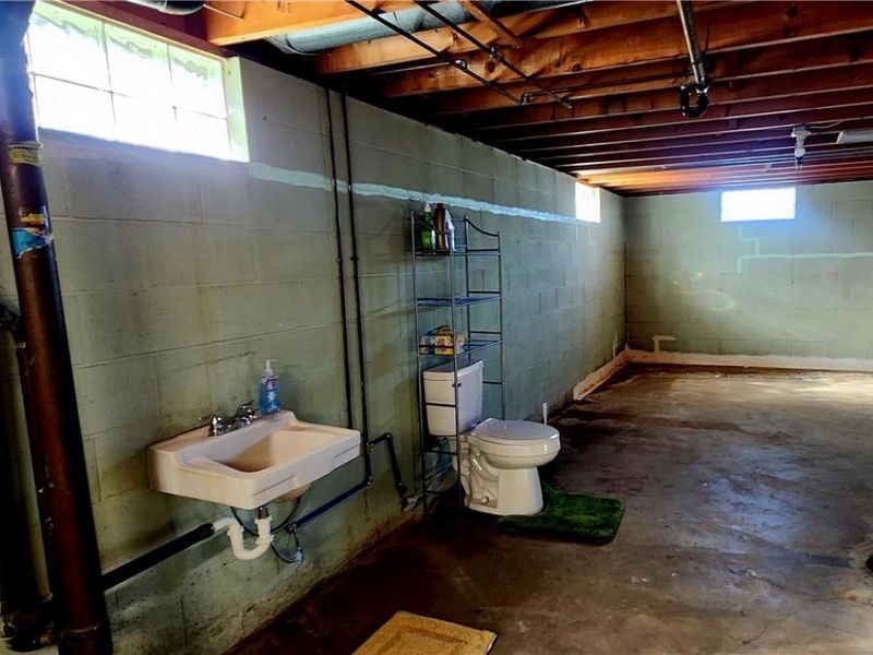 253 Oregon Avenue , Louisville, OH 44641 Photo 11