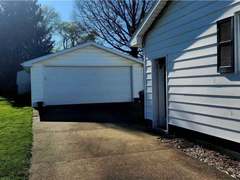 253 Oregon Avenue , Louisville, OH 44641 Photo 4