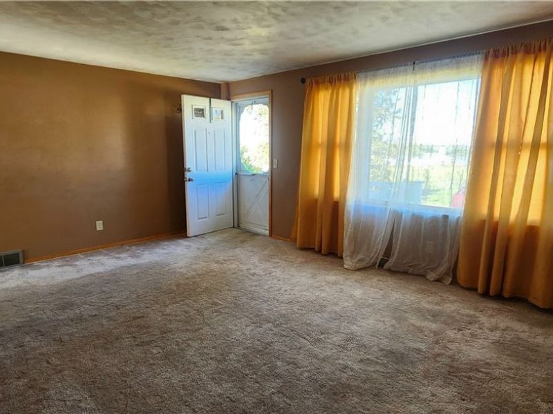 253 Oregon Avenue , Louisville, OH 44641 Photo 6