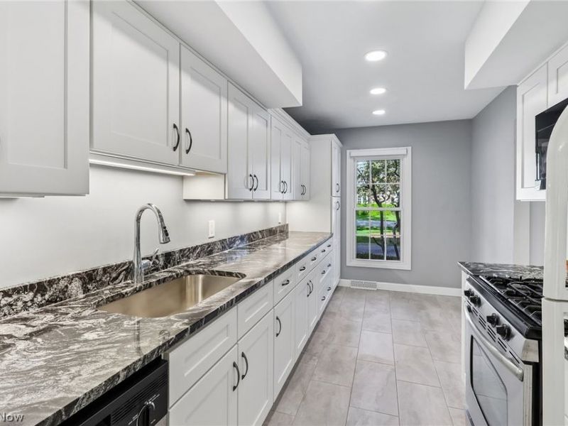 34104 Chagrin Boulevard , Unit 3102, Moreland Hills, OH 44022 Photo 10