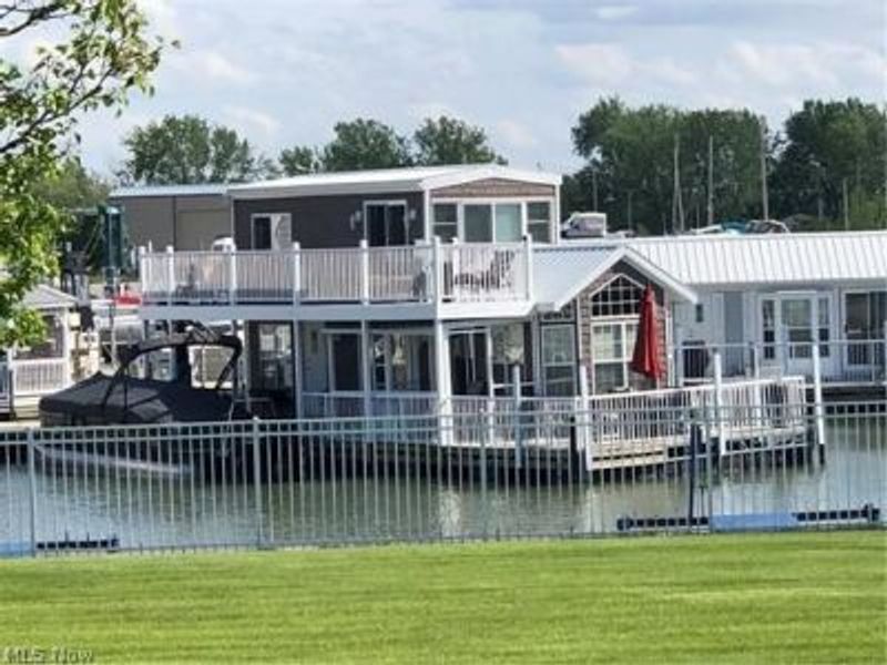 1805 W Lakeshore Drive , Port Clinton, OH 43452 Photo 1