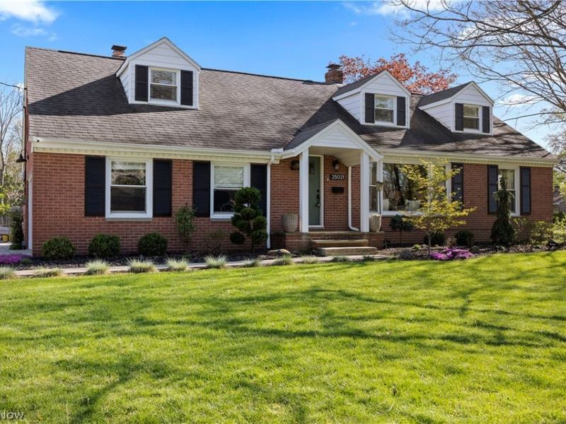 25021 Sunset Oval , North Olmsted, OH 44070 Photo 1