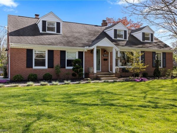 25021 Sunset Oval , North Olmsted, OH 44070