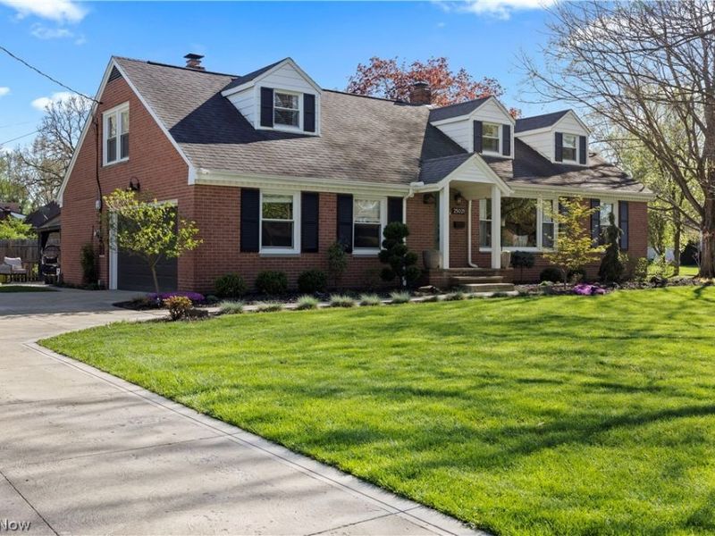 25021 Sunset Oval , North Olmsted, OH 44070 Photo 2