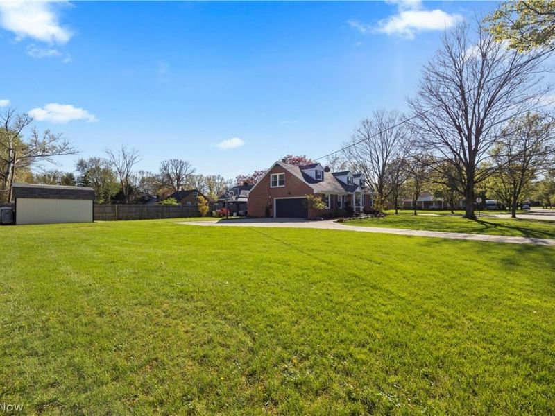 25021 Sunset Oval , North Olmsted, OH 44070 Photo 3